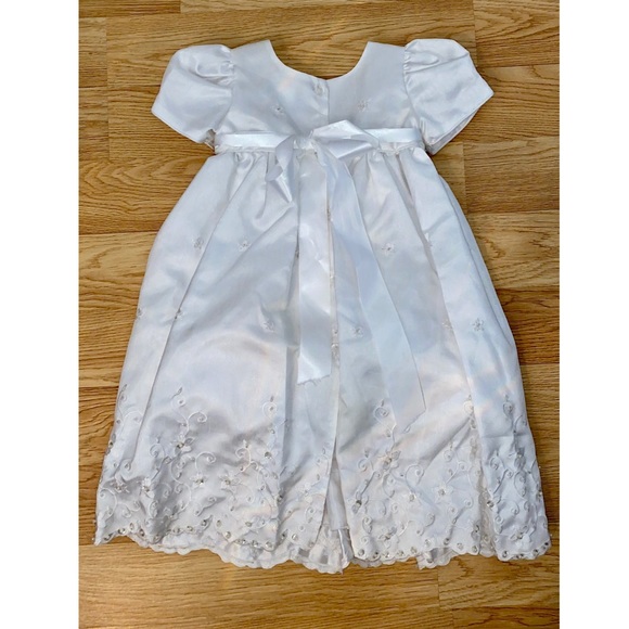 White dress and bonnet for baby girls size 24 months - Picture 6 of 8